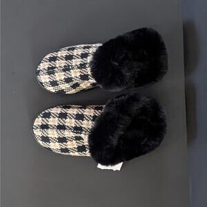 Cozy Plaid Faux Fur Slippers – Size LG (9–10 Women’s)